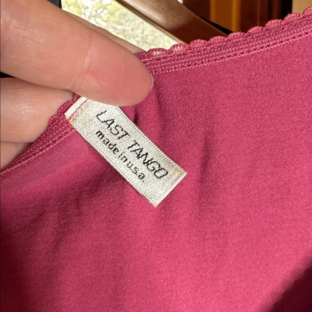 NWOT Last Tango Mauve Ruched V-Neck Ribbed Stretch Long Sleeve Top Size S / M